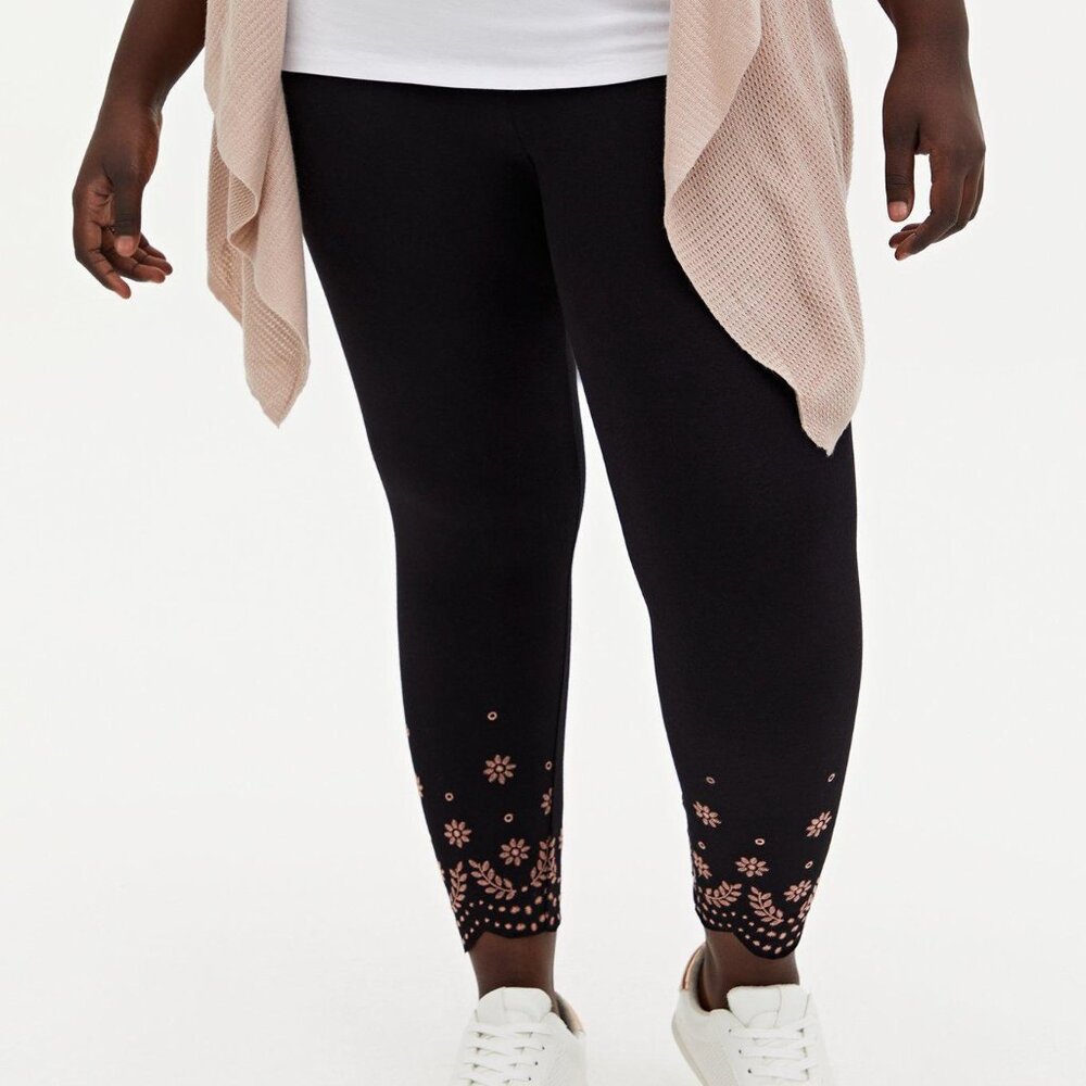 TORRID Crop Premium Legging - Scallop Embroidery Black Size 5